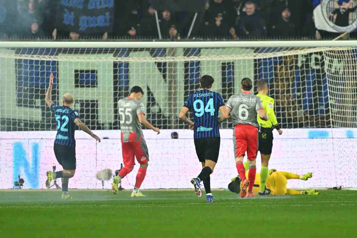 petardo lanciato cremonese-inter